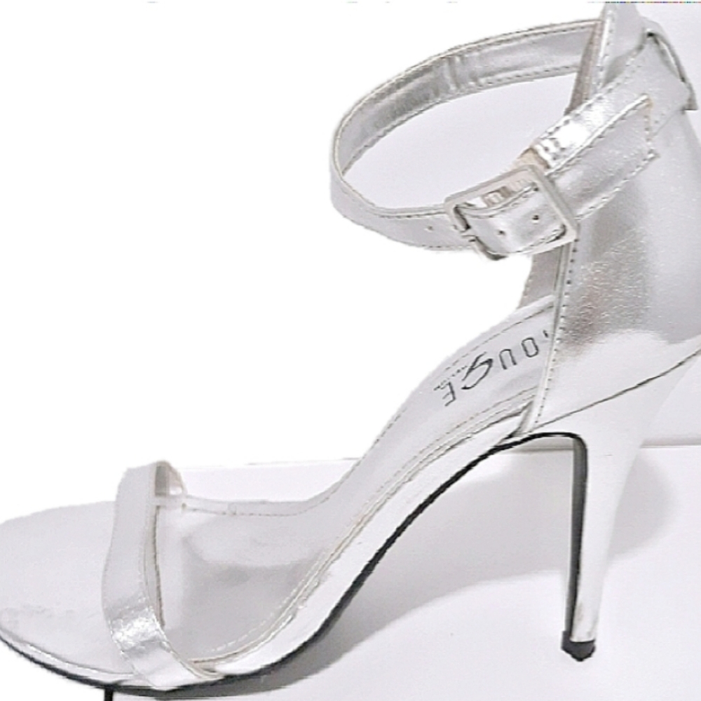 NWOT Rouge Helium Silver Stilettos -9
